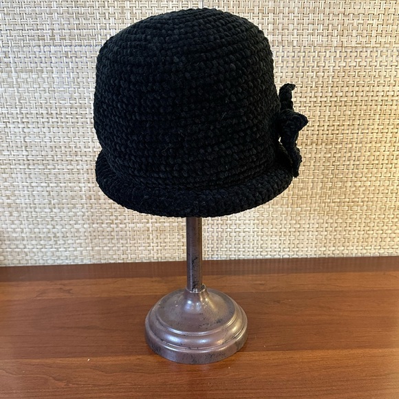 🌟HP🌟Black Chenille Knit Rolled Brim Cloche Hat with Bow by August Hats - Picture 3 of 8